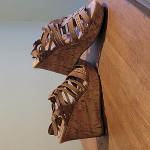 Maurices cook wedge.